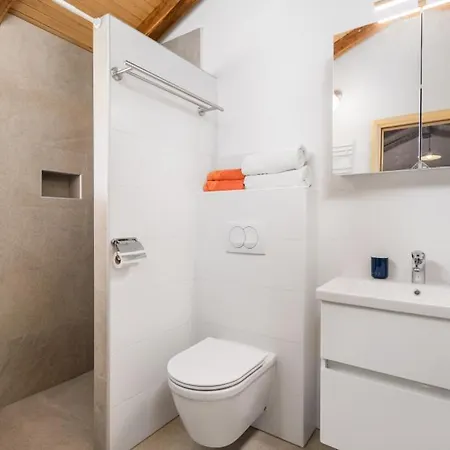 Apartment In With Terrace, Air Conditioning, Wifi *