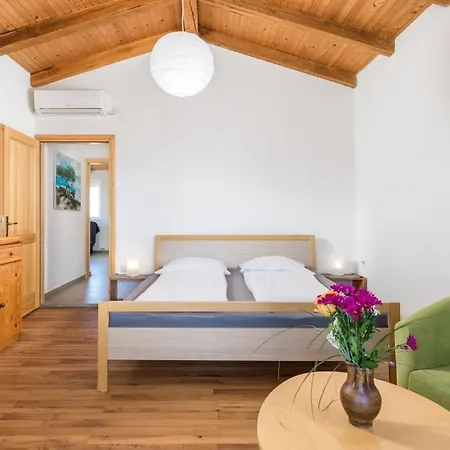 Apartment In With Terrace, Air Conditioning, Wifi *